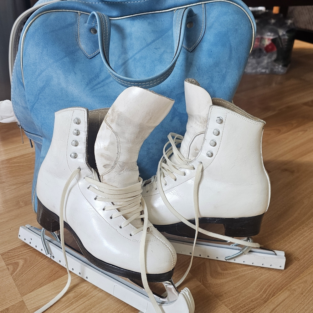 Gold Star Blades and SP Teri Co Women's Figure Skating Boots with Blue Bag